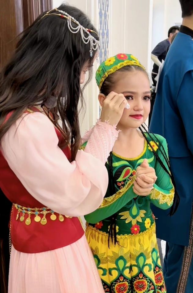 《跑男》第十季发布杀青大合照，郑恺继续缺席，蔡徐坤周深最调皮