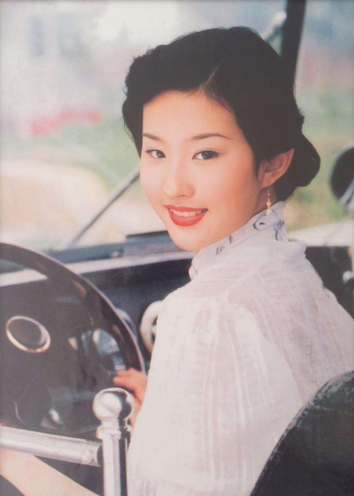 女明星十几岁的“少女之美”，干净清淡、浑然天成，我出不去了