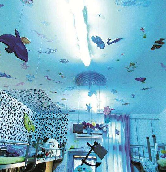 大学生“奇葩”的宿舍装饰，装饰前和室友多沟通，这真的交流过吗