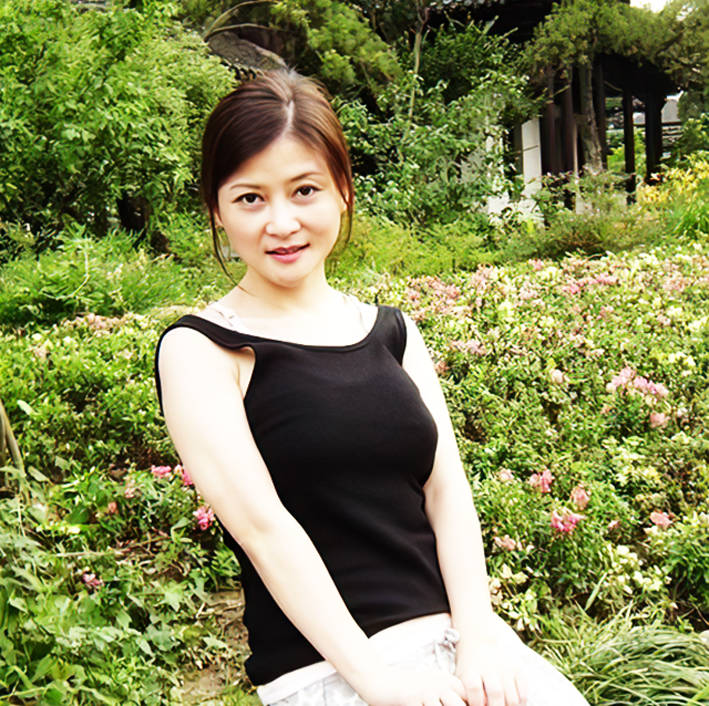 歌坛一颗耀眼的小星星，当年与程琳齐名，《妈妈的吻》传唱至今