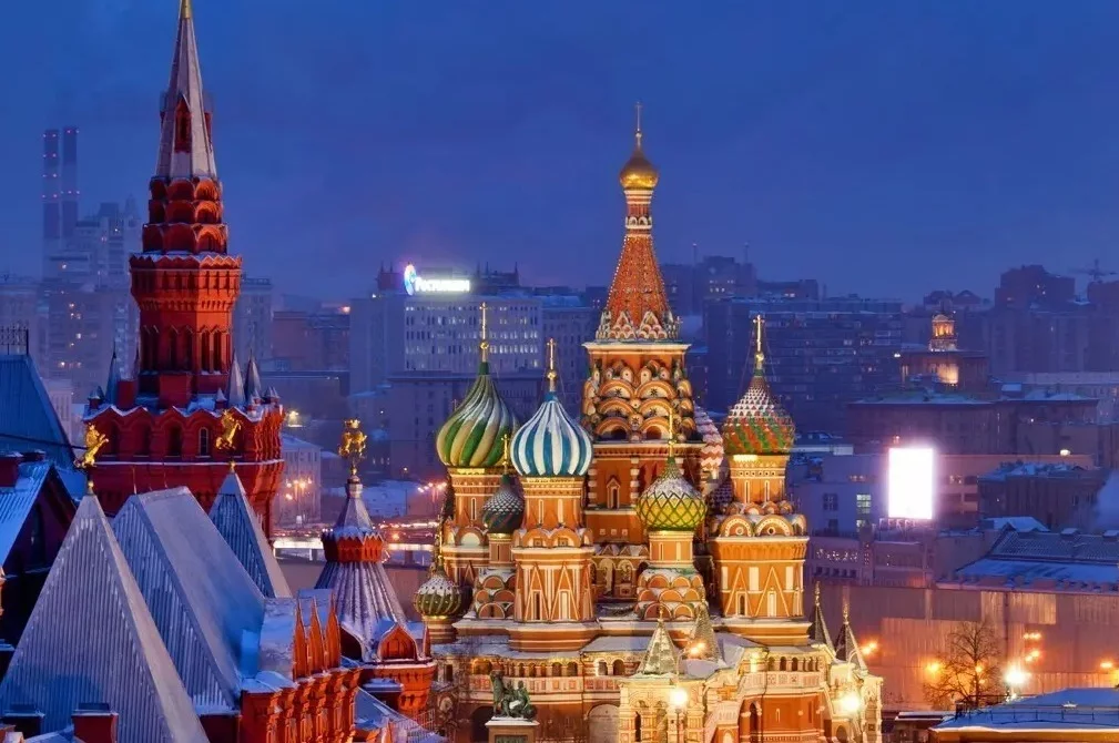 俄罗斯靠3大产业，撑起“战时经济”，专家：美股三大股指齐涨