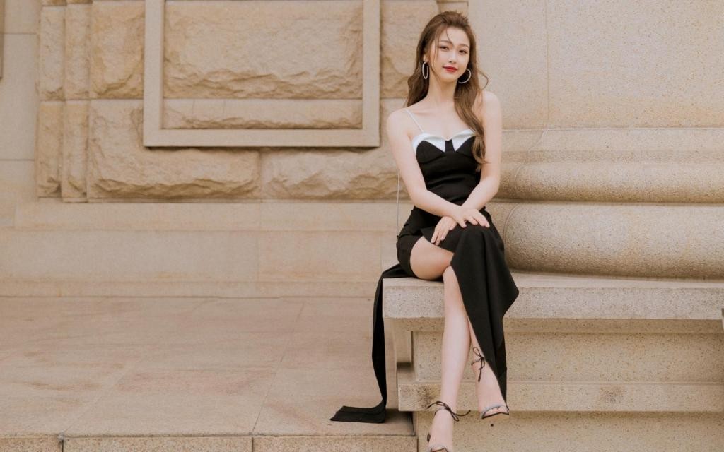 “豪门娇女”虞书欣，曾被骂作精，靠实力平息争议，终于逆风翻盘