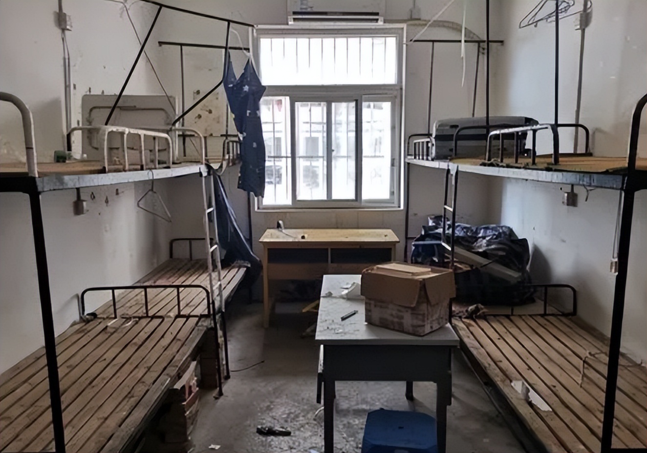 为了“迎接新生”，各大学晒出研究生宿舍环境图，网友：不如不晒