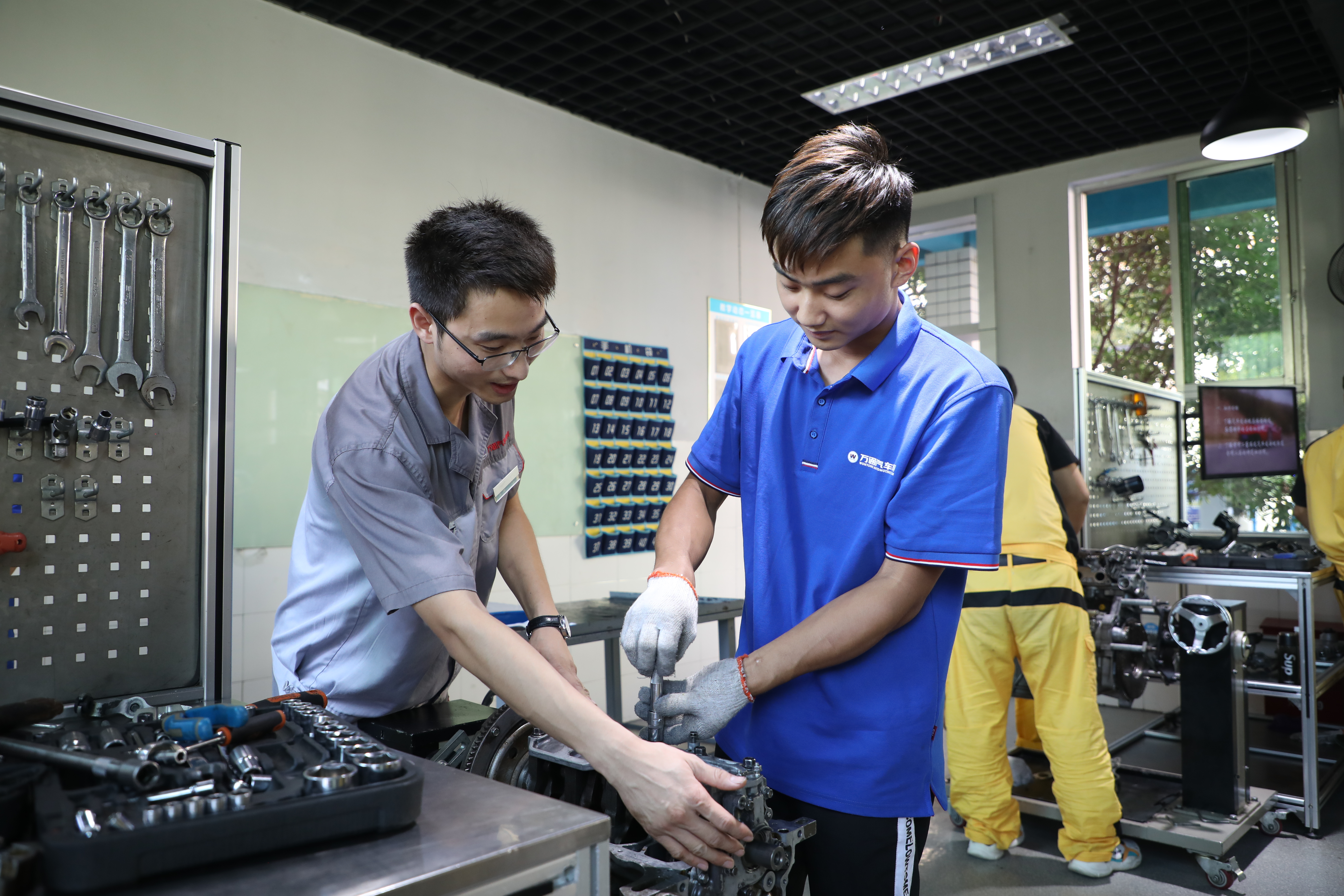 教师风采 | 王贺：有“颜”有“料”，以匠人之心培育技能学子