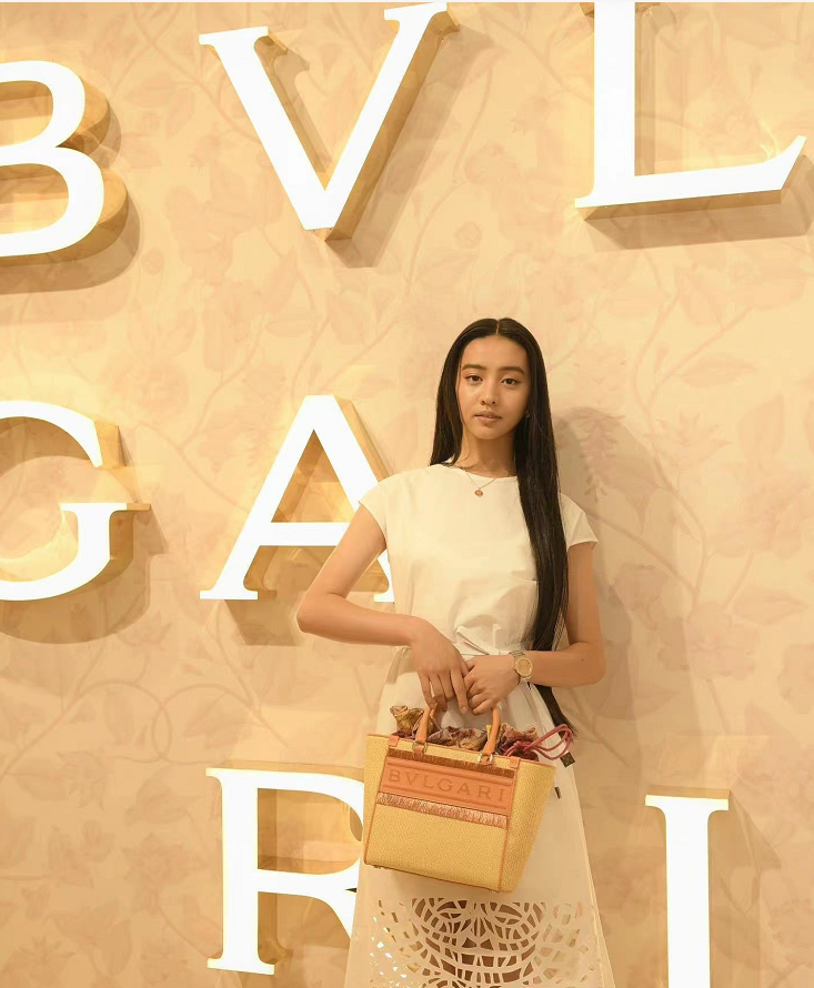 太像爸爸也不好！木村光希新照穿黄色短袖成女版拓哉，五官好硬朗