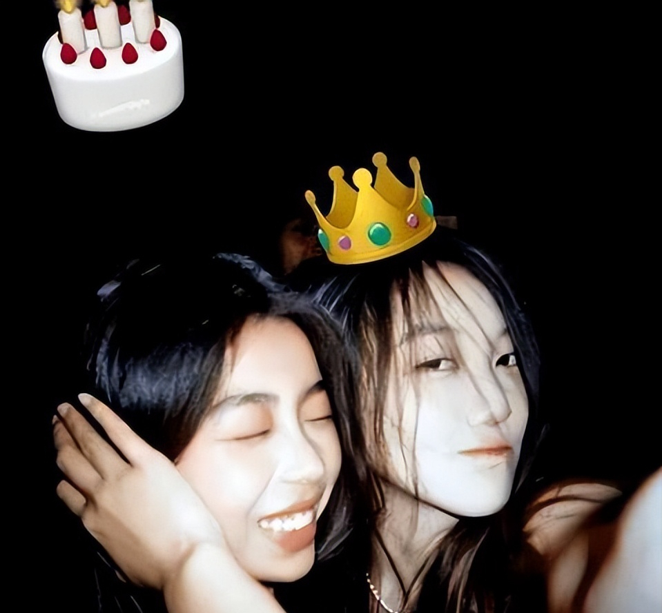 王菲前夫李亚鹏，新婚二胎还是女儿，见他人儿子爱不释手