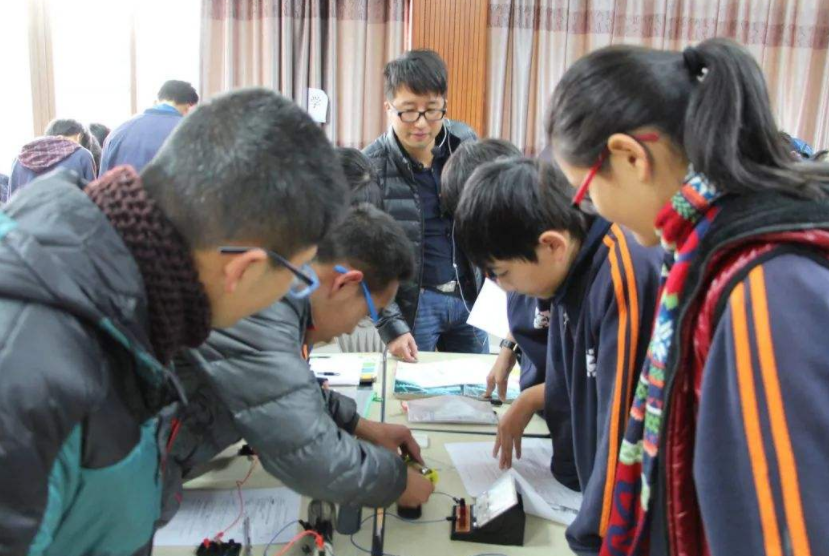 双减已实行一个学期，公立和私立学校有哪些差距？学生该如何选择