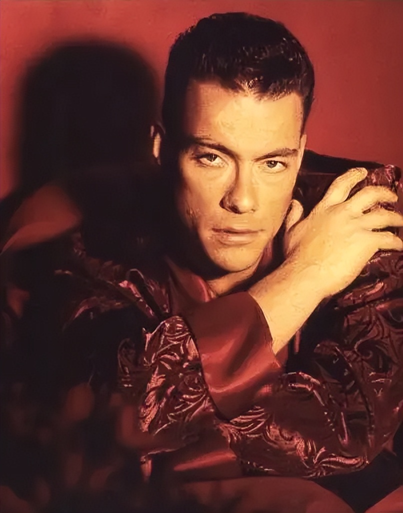 充满力量感的尚格云顿，始终是很多人心中最劲爆的动作巨星