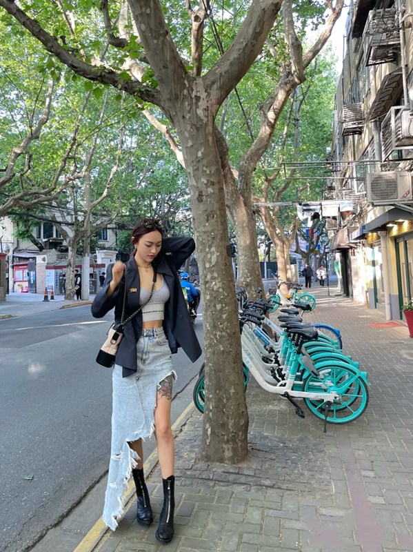 正儿八经的衣服没人穿了吗？“不对称的裙子”怎么这么流行