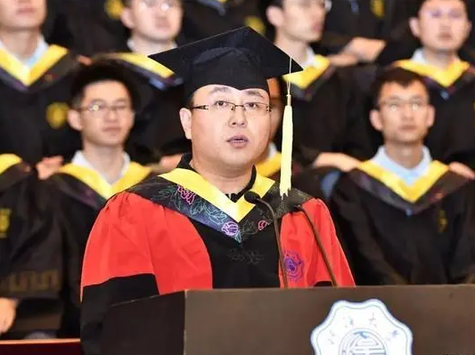 985高校副教授晒年薪，实际金额引热议，网友：我就赚了个公积金