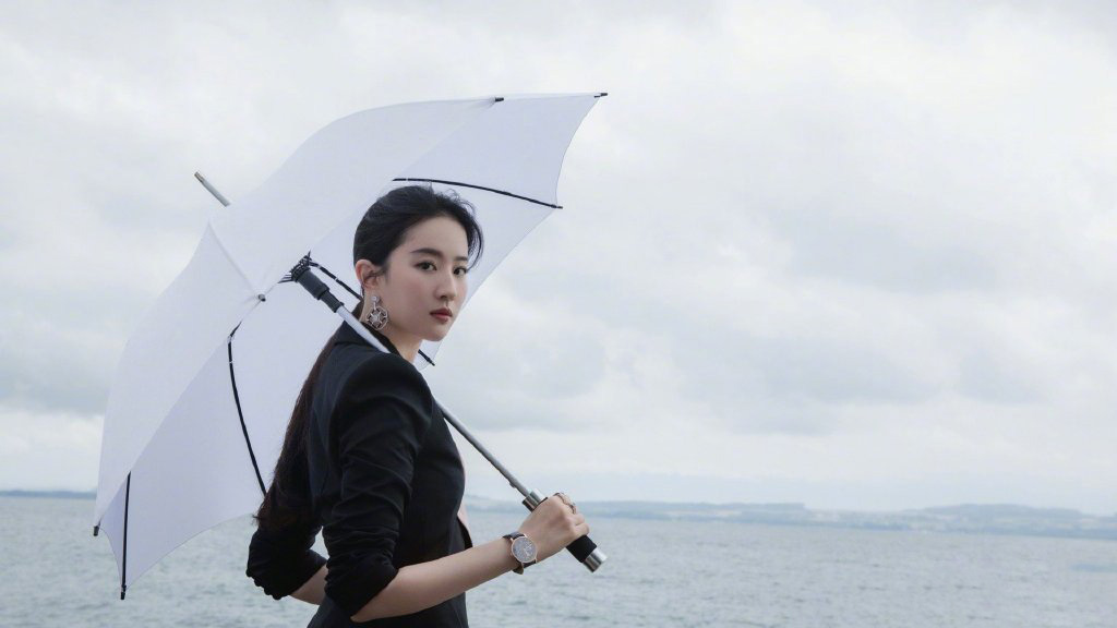 刘亦菲：酷美西装，国色天香