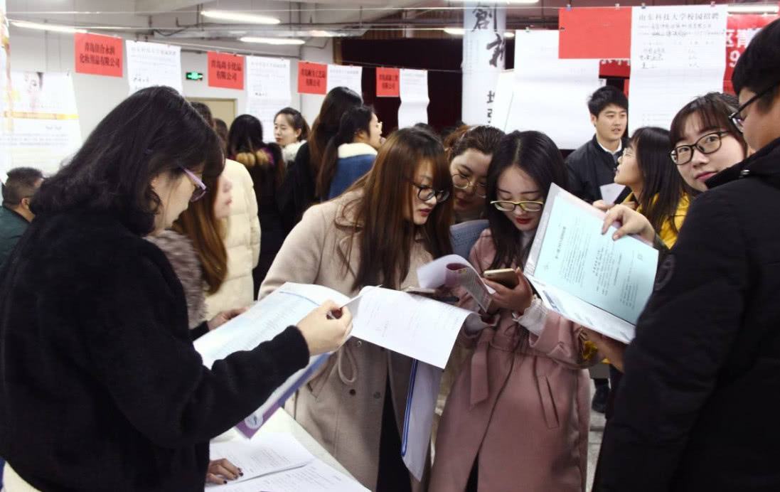 没钱、没背景、没人脉：农村出身的“三无”大学生如何翻身？