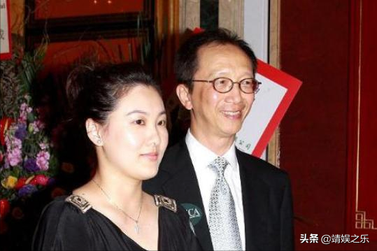 富太太伏明霞：为70岁老公生仨娃，43岁依然韵味十足