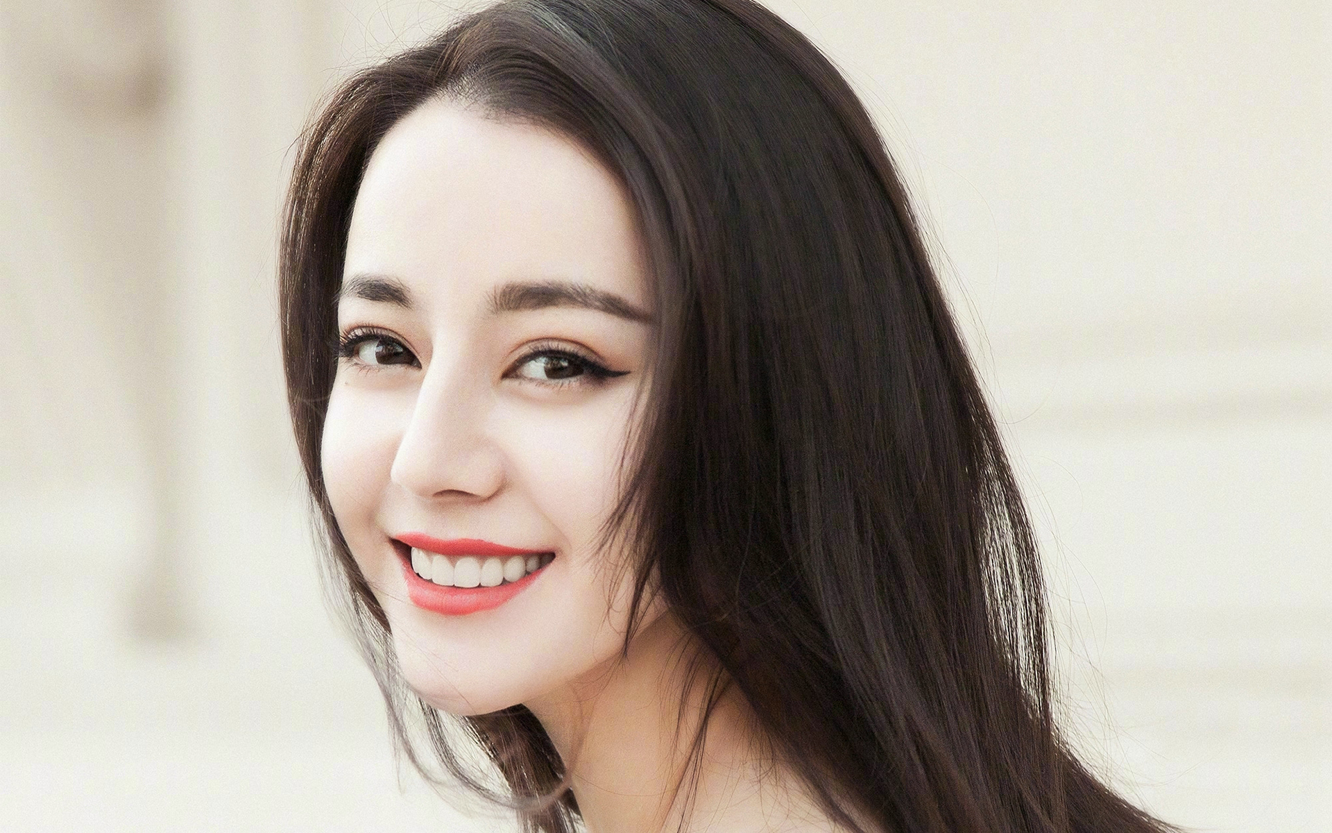 意外被上戏录取,26岁拿大满贯史无前例,迪丽热巴的开挂人生