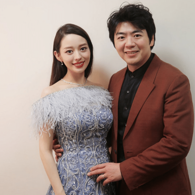 郎朗晒全家福为1岁儿子庆生，网友心疼吉娜产后变老了