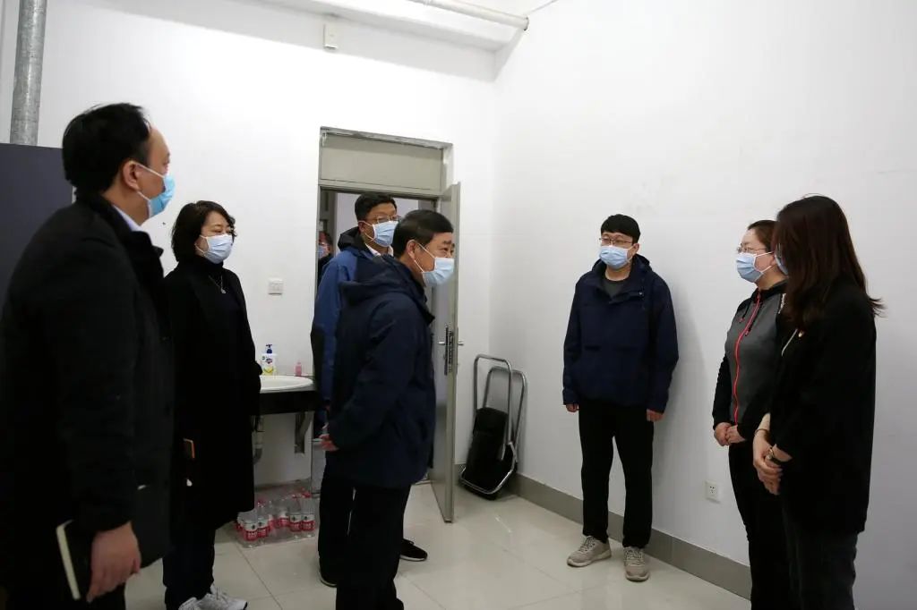 中国医科大学党委书记宫福清带队走访慰问在校师生