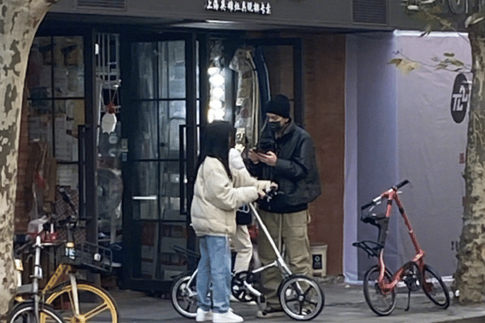 王大陆携女友和吴尊刘畊宏聚餐，蔡卓宜怀抱小泡芙融入对方朋友圈