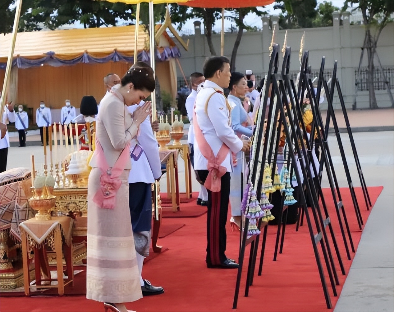 诗妮娜亲笔信曝光，跟44岁帕公主求救，泰版《甄嬛传》风云再起