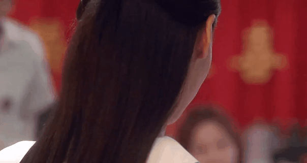 “呲牙咧嘴”别演回眸笑！有人回头一眼万年，有人我想给她按回去