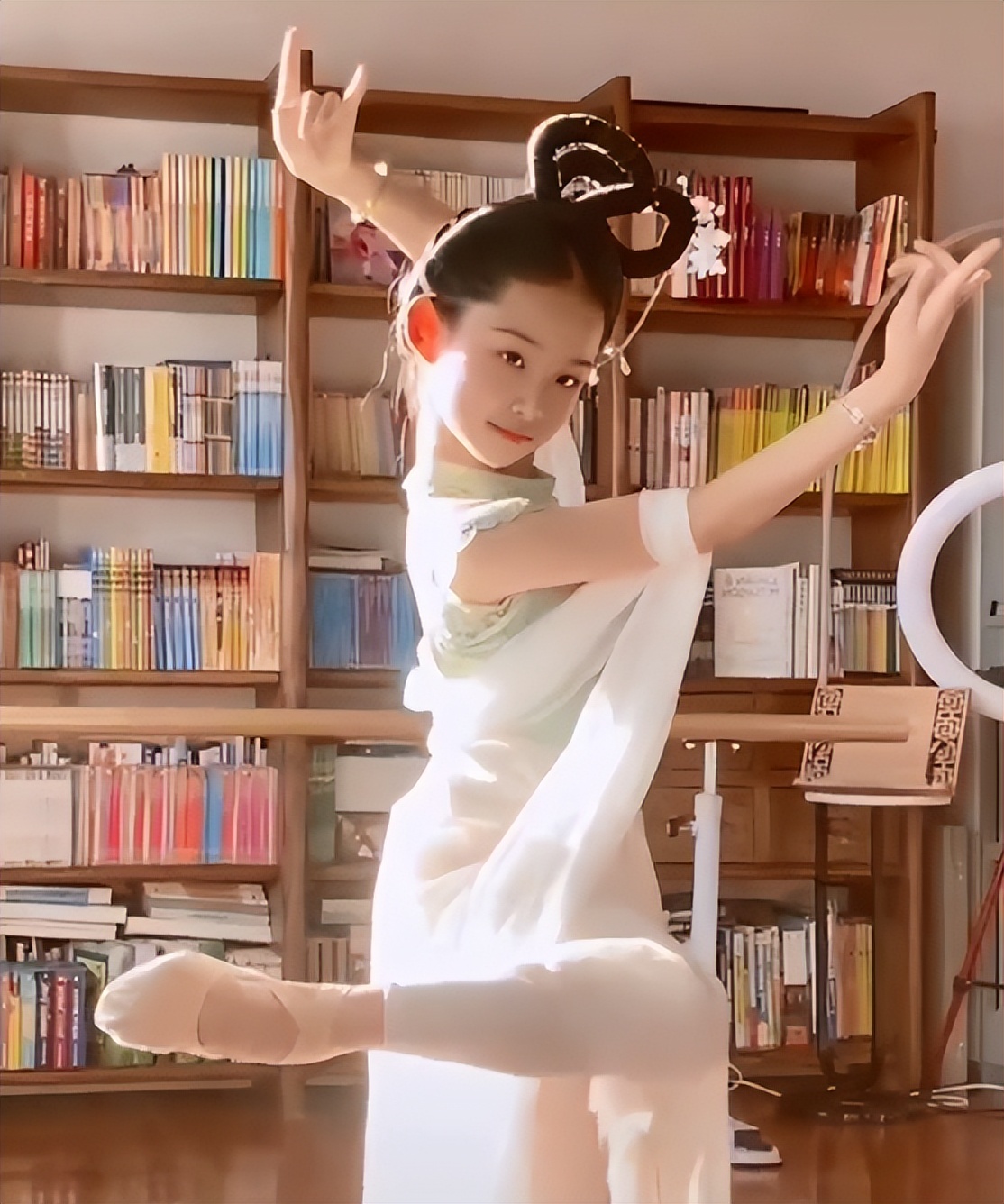 骗你生女儿系列，小学生跳古典舞美出天际，宛如缩小版的刘亦菲