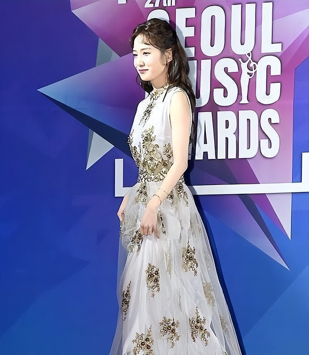 奇怪的律师“朴恩斌”，还是长发的时候更好看，穿上裙子更温柔