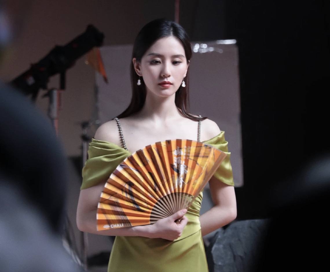 明星撞衫有多尴尬？要么是神仙打架修罗场，要么成买家秀和卖家秀