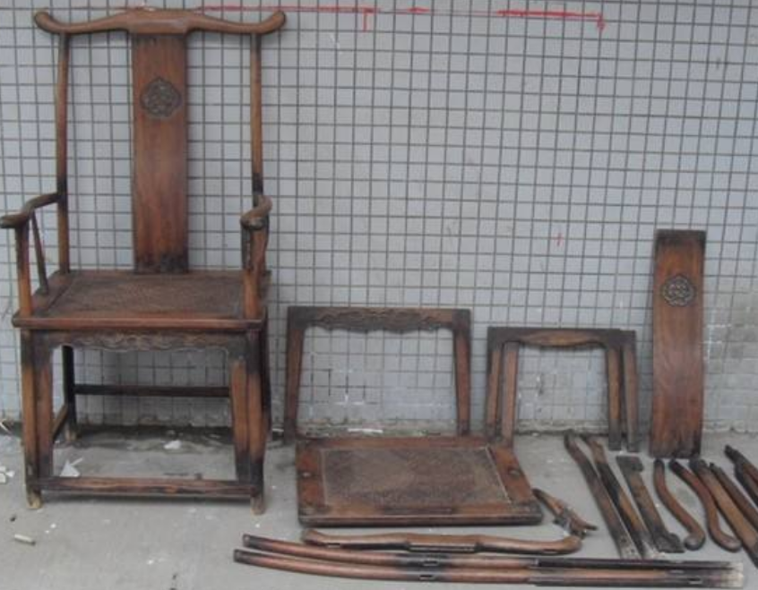 1982年，北京一老人捡到两把“破椅子”，29年后拍出2300万天价