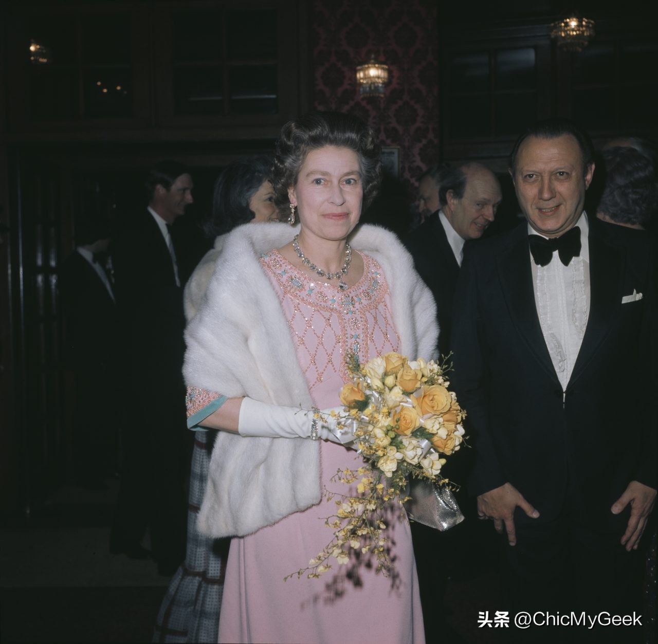 英王室女人罕见粉红照！戴安娜王妃美的一骑绝尘