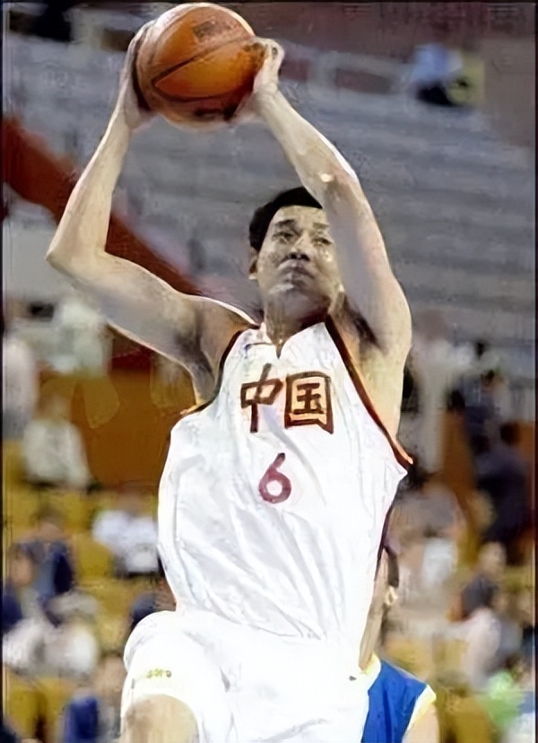 中国哪些运动员打过nba(中国男篮最强的十名球员，易建联难以抗衡姚郅，三分王李楠)