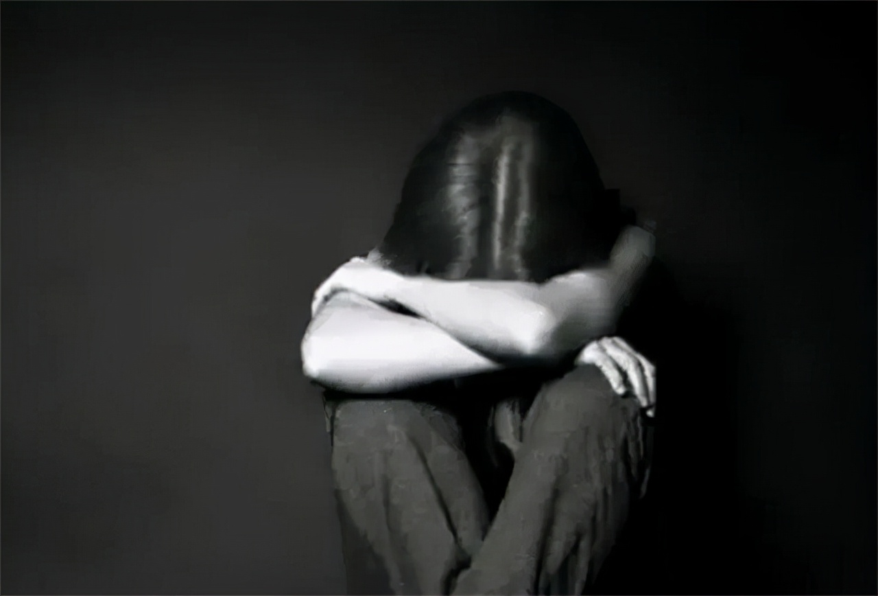 2005年，清华女博士因不想离婚而弑夫，事后与亡夫共住7天7夜