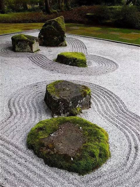 花园里的小空间，不妨打造成禅意景观，让它满足你的所有花园幻想