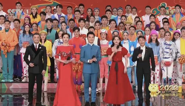 马凡舒：大一时期首登春晚，28岁凭春晚主持人成功出圈