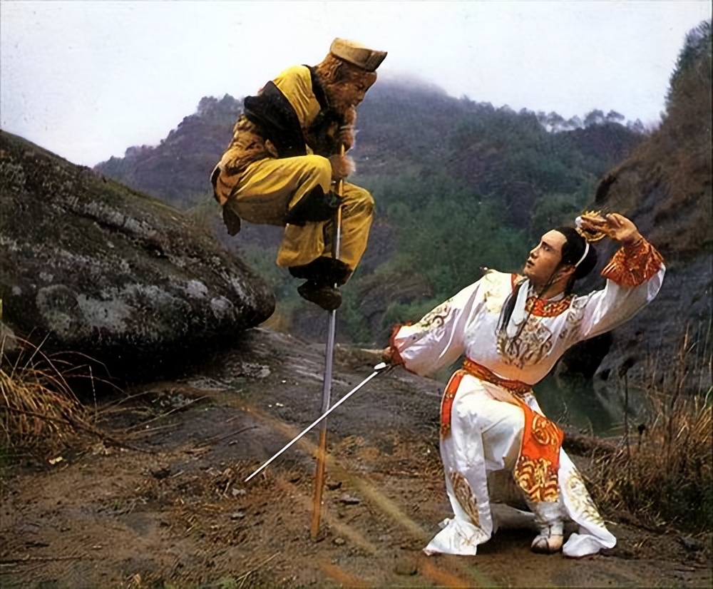 出国洗碗、扫厕所，被父亲告上法庭，王伯昭到底经历了什么？