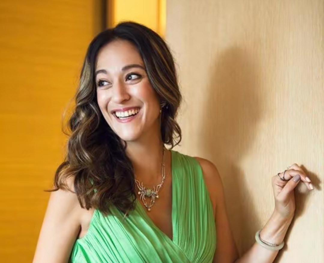 赌王嫡孙女罕见发动态，眉眼像极亡父何猷光，不争家产却身价不菲