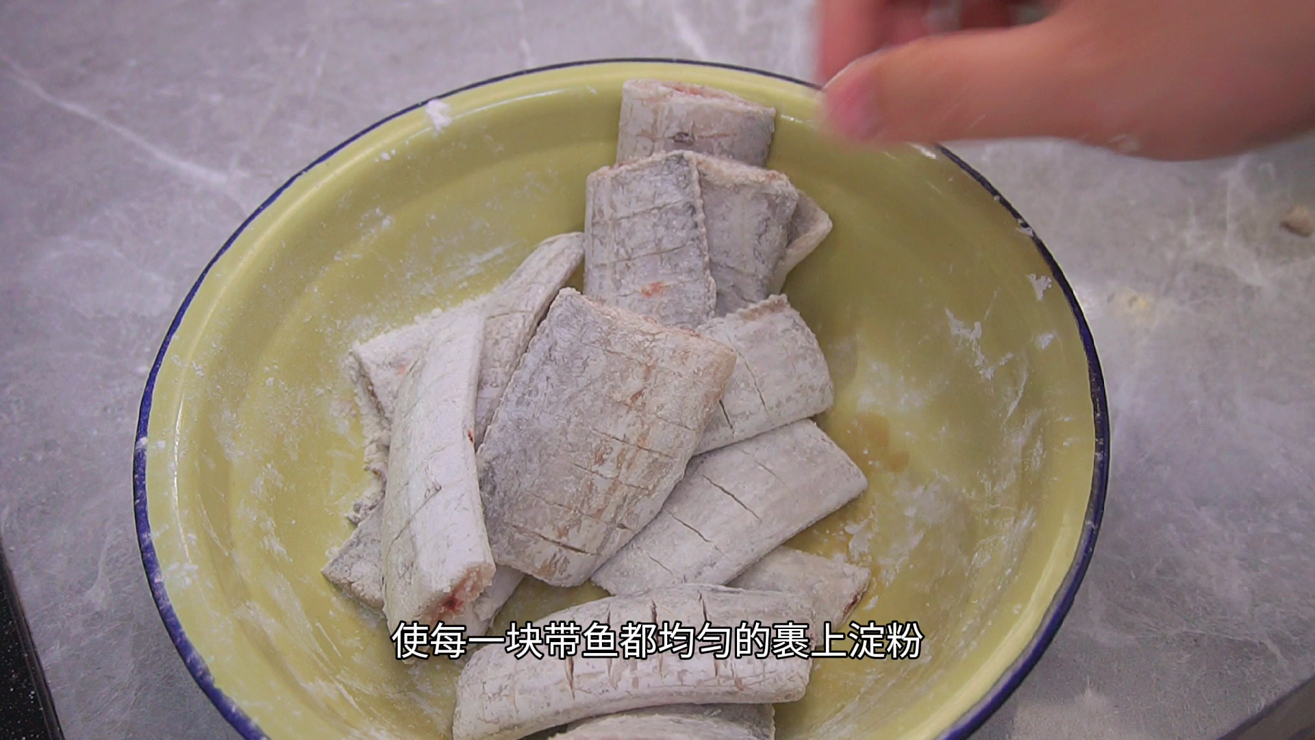 过年炸带鱼，记住“3不放”的窍门，带鱼金黄酥脆，好吃没腥味