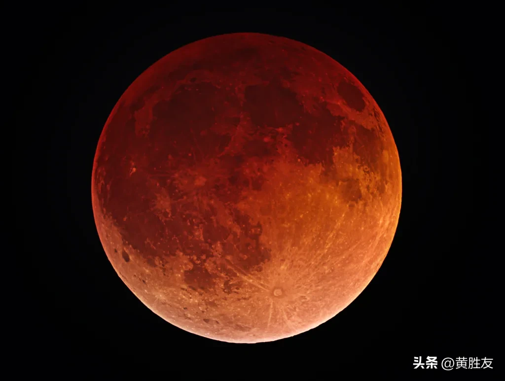 红月亮入奇观邂逅天王星(红月亮奇观邂逅天王星这是3年来最后一次月全食)