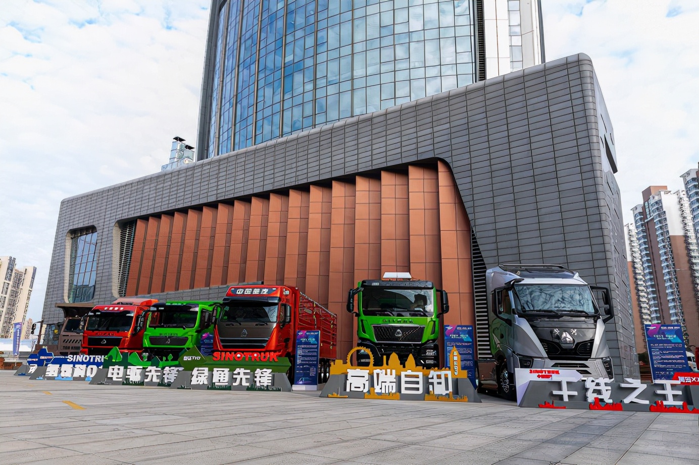 用實力說話！中國重汽2021年重卡業(yè)務取得“八個第一”