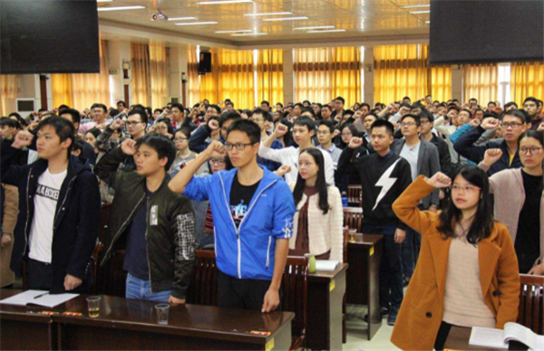 公务员出现“聘任制”，签合同直接入职，以后还是“铁饭碗”吗？