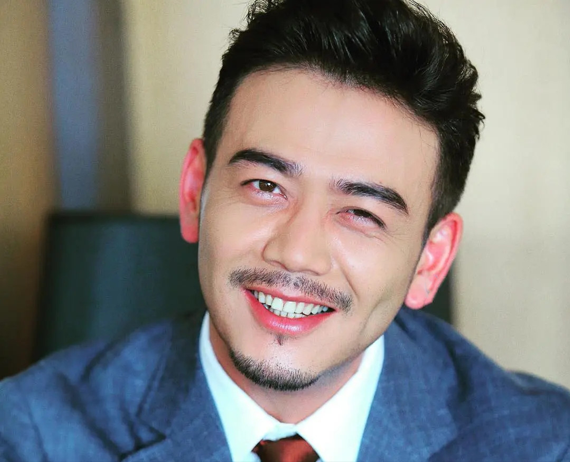 红得快，沉得也快，这9位“风光不再”的男星，如今有人露了原形