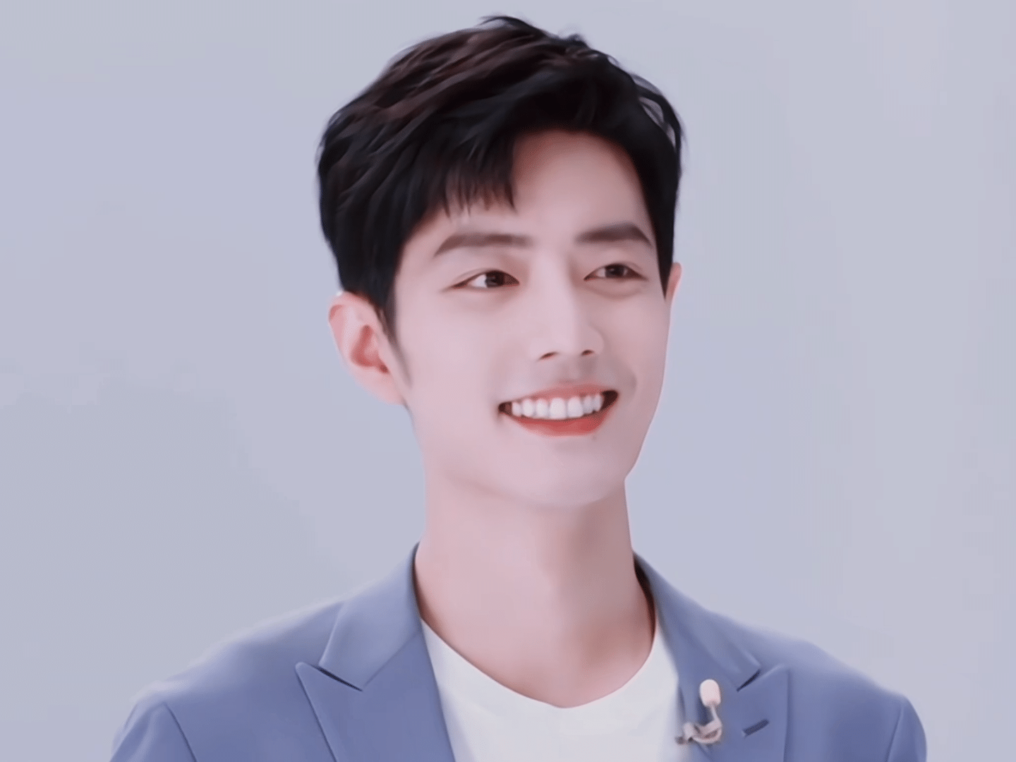 肖战他可真帅啊,帅到没边呀,这身材比例可太完美了