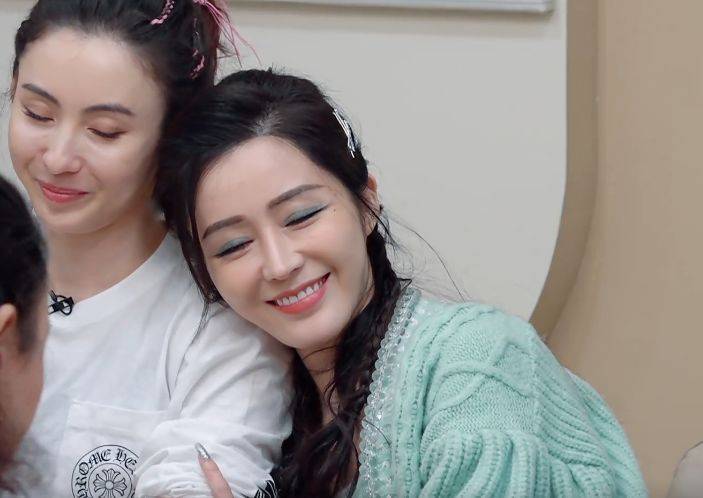 水滴鼻有多绝？张柏芝和汤晶媚同侧脸，才知天然脸和整容脸的区别