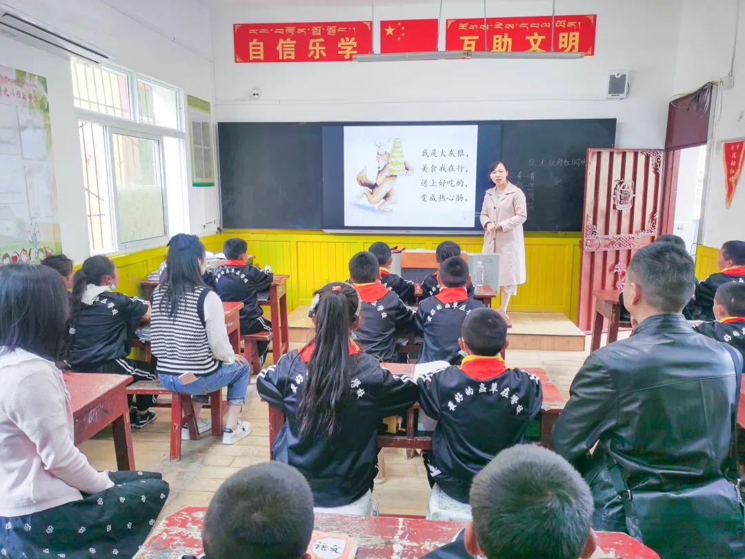 成都市双流区金桥小学教师赴巴塘县开展“校对校”交流活动