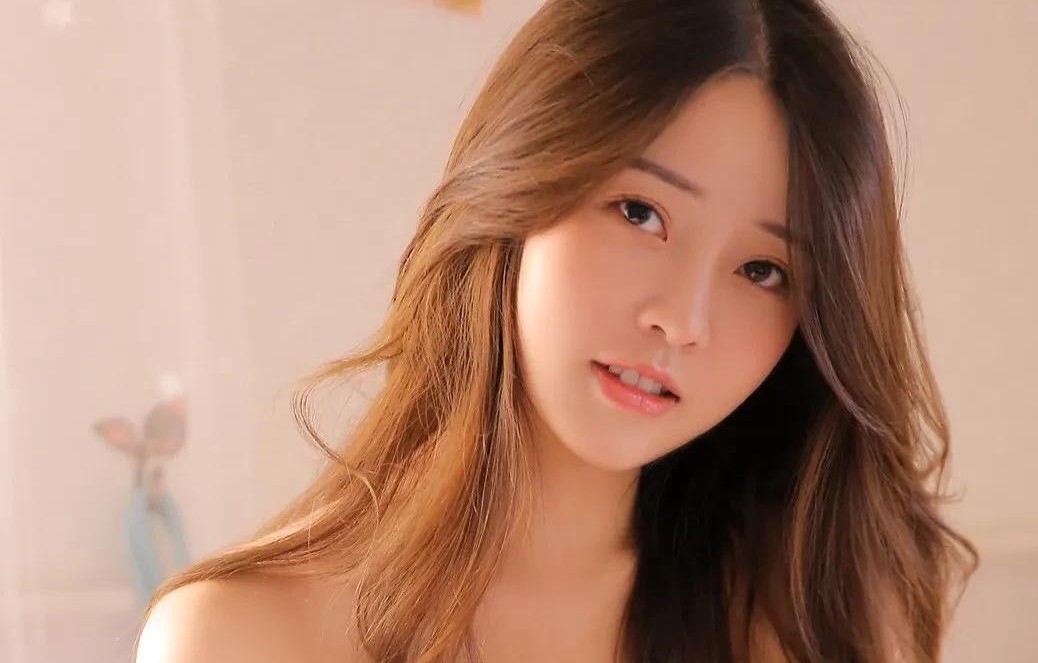 男生如何找话题和女生聊天？和女生聊天如何引话题？