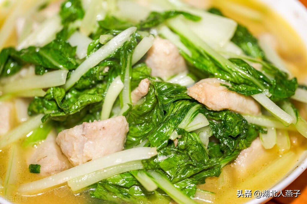 春天最适合吃6菜3果，含有大量维生素e和维生素c，多吃也不胖