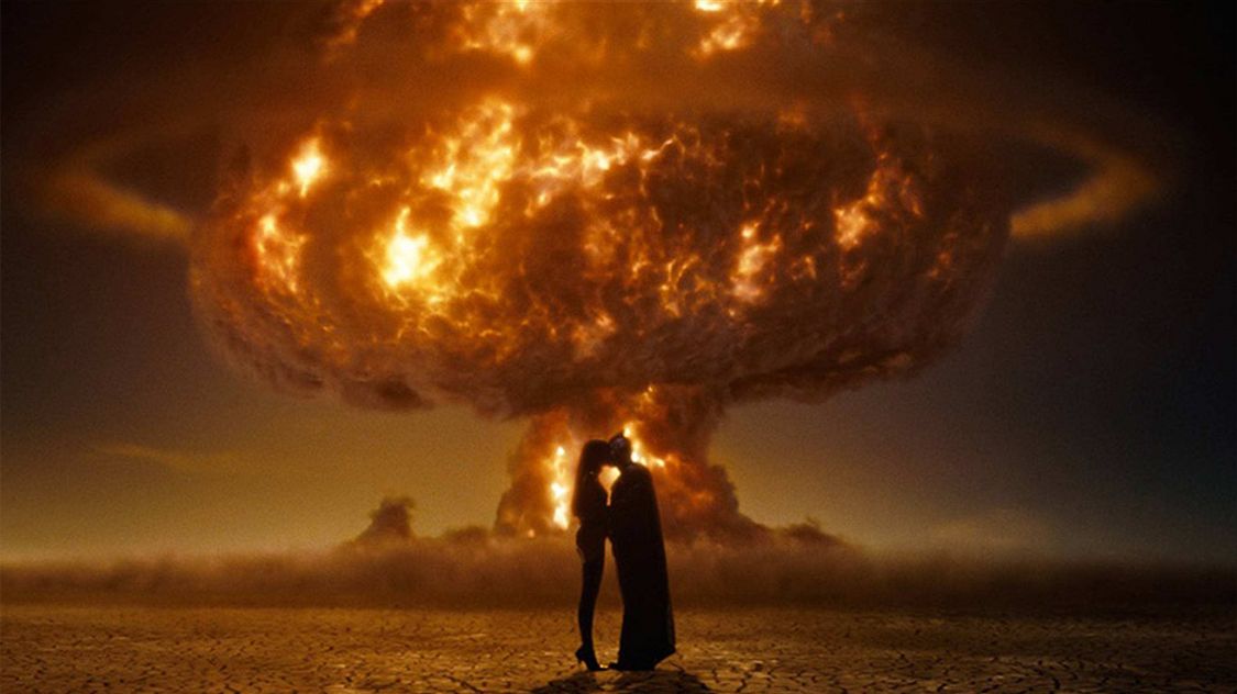 很多观众都受到电影的洗脑,像好莱坞早年就拍过一部电影,叫做《惊天核