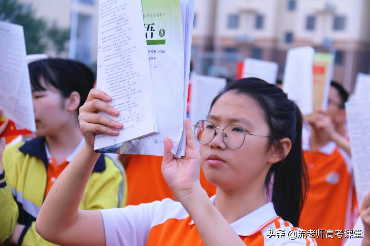 高考英语试题难吗？是否该降低分值？其实提高词汇量就能考高分