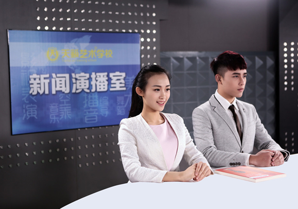 南京一高校女生穿“黑丝短裙”考试，遭质疑后回怼：这是现代女性