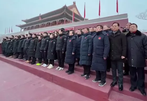 餐厅摆1400万现金，玻璃都是防弹的？真相曝光【三分钟法治新闻全知道】