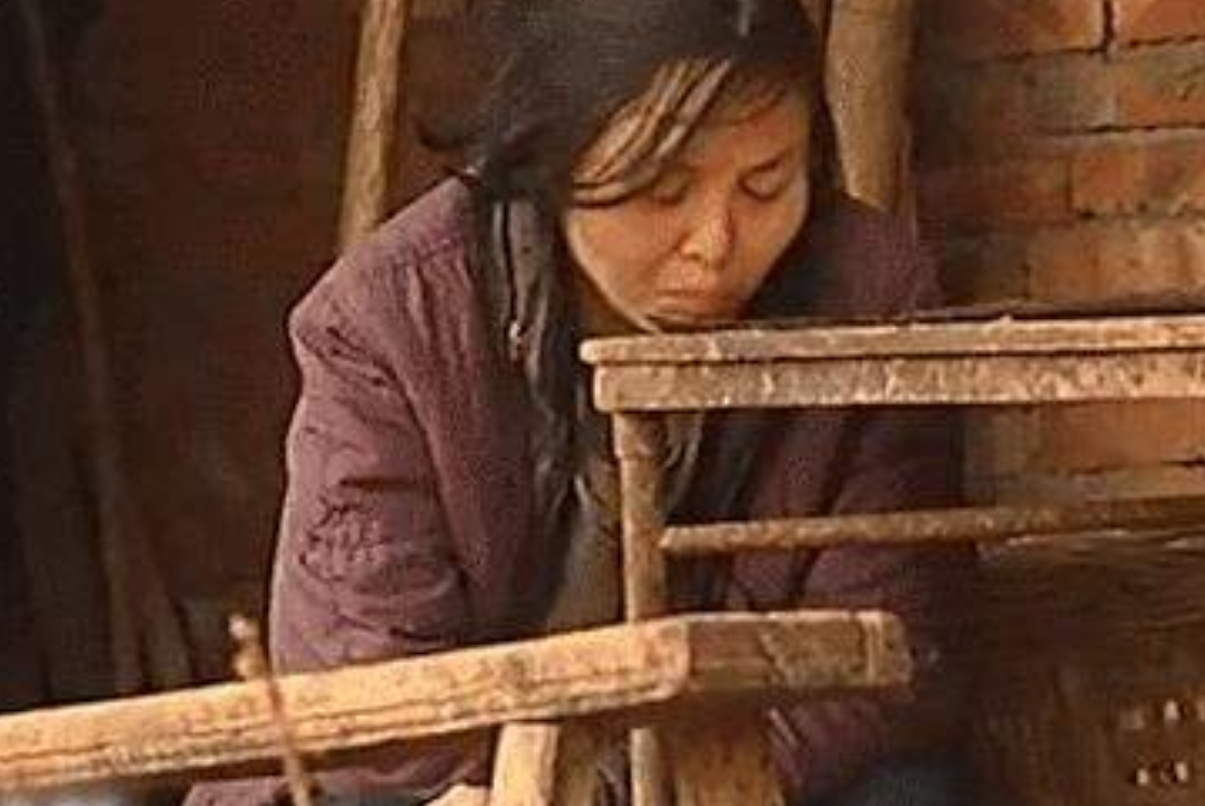 1995年，四川女大学生被120元卖给55岁老汉，2人跟牲口住了17年