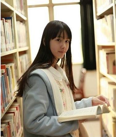 “面如观音”陈都灵：当年美过奶茶妹妹，演技尴尬却频频合作顶流